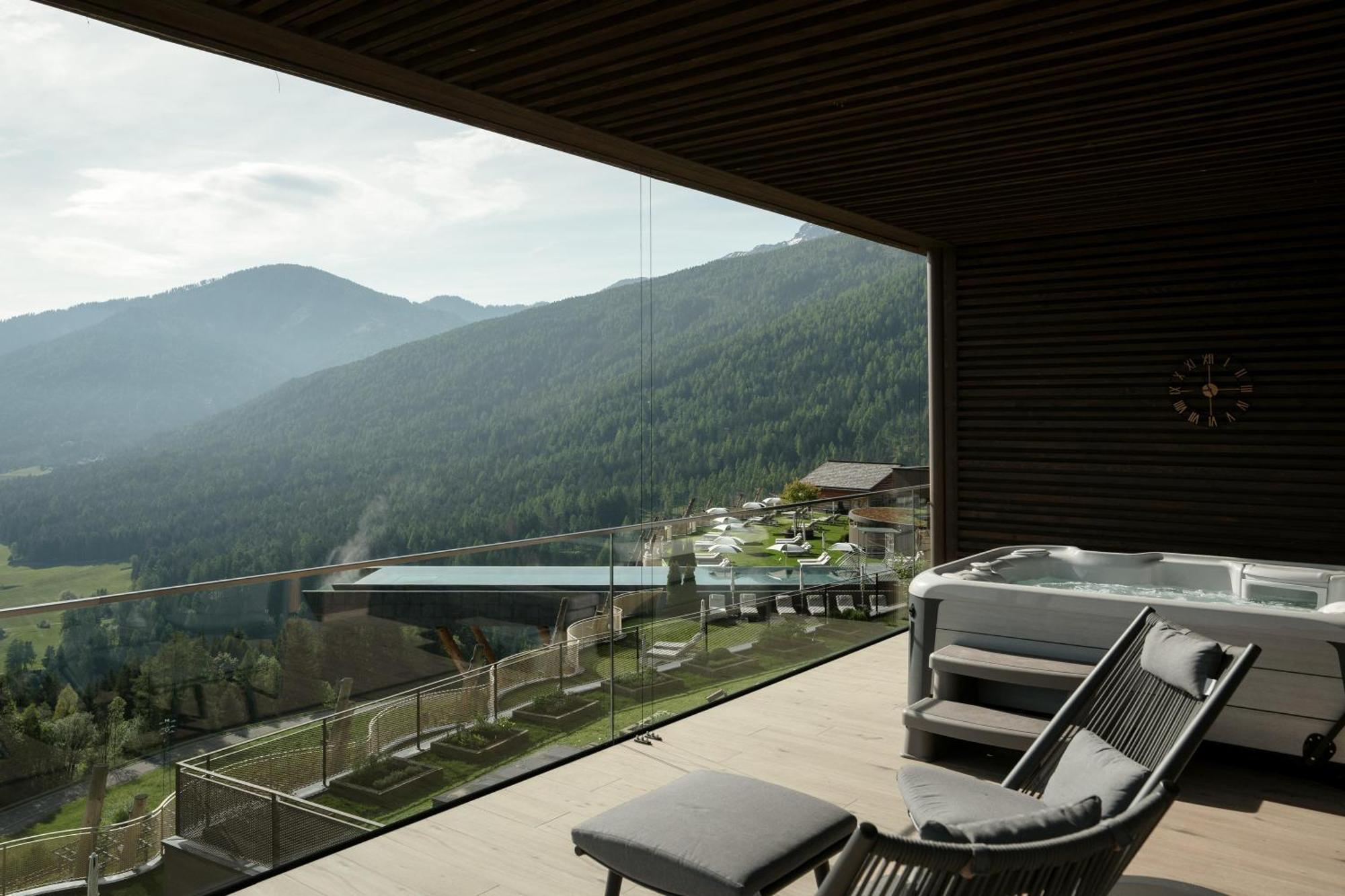 Deluxe Suite mit Whirlpool-Badewanne